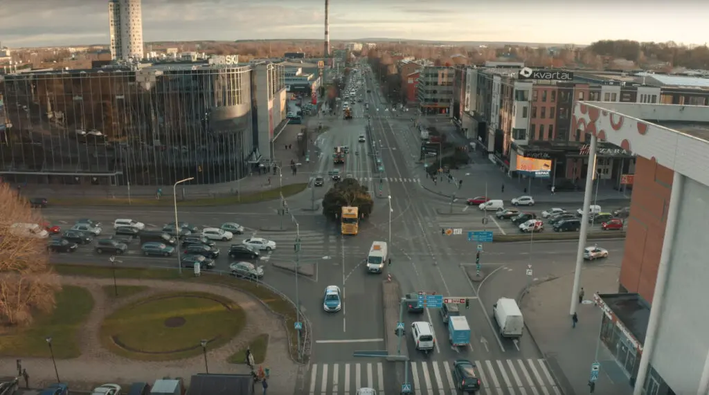 Tartu jõulupuu jõudis kohale
