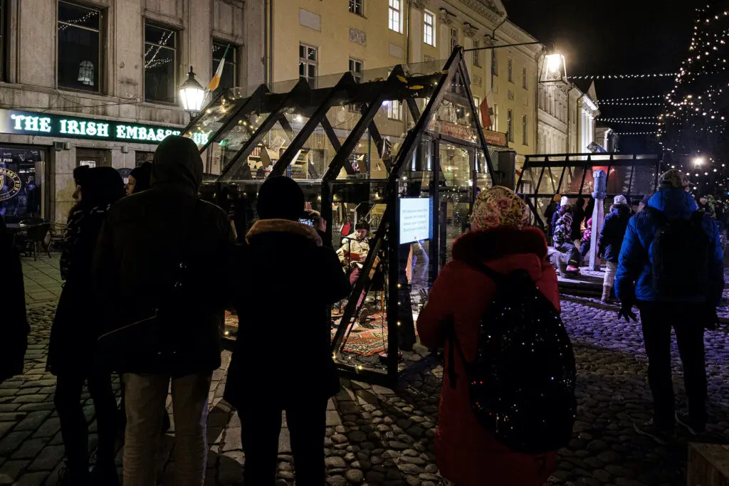 Kirjanduslinn Jõululinnas Isu Sisu Järele Paavo Matsin Ja Siim Lill 04122020 Uku Peterson 0257