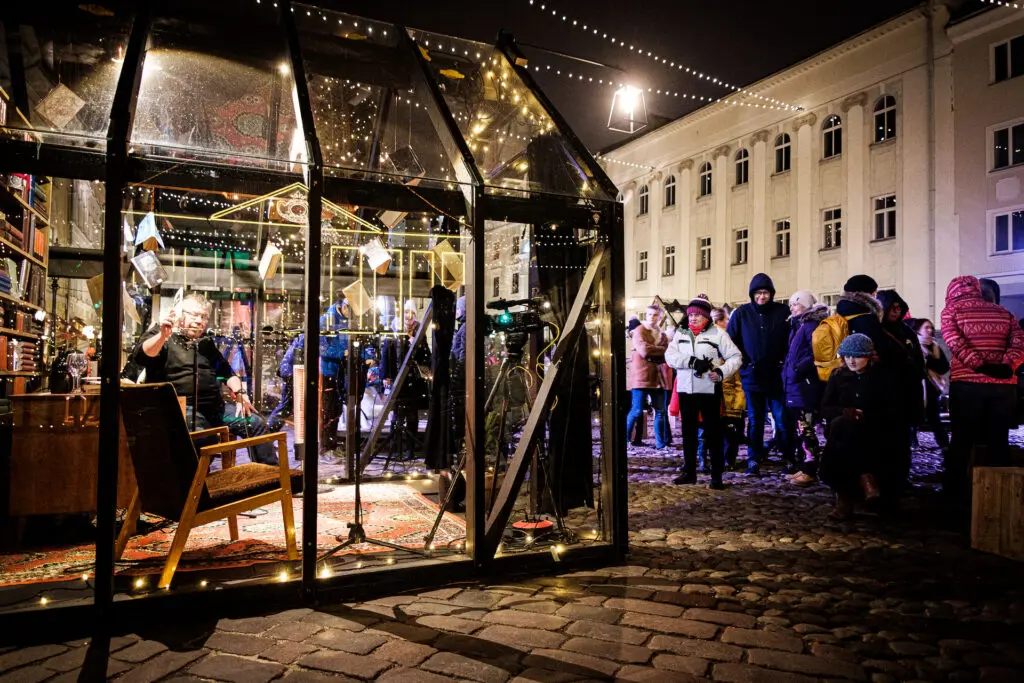 Kirjanduslinn Jõululinnas Isu Sisu Järele Peeter Sauter 05122020 Uku Peterson 0377